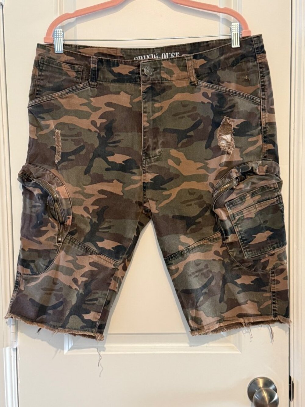 Grindhouse Denim Camo Cargo Shorts Distressed Frayed Hem Size 38 Mens Casual Wea